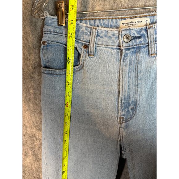 Abercrombie & Fitch 90s Relaxed High Rise Curve Love Jean Distressed - Size 27 - Picture 7 of 8